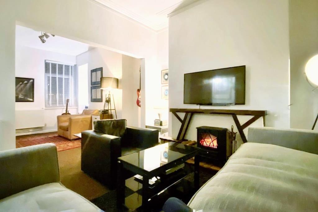 Urban Music Style Townhouse In Swansea City Center Екстериор снимка